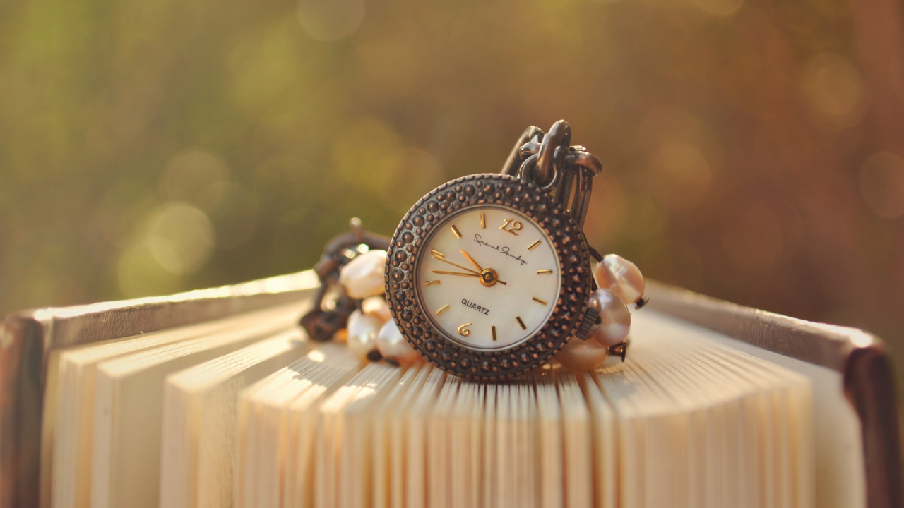 Creative Clock From an Old Book