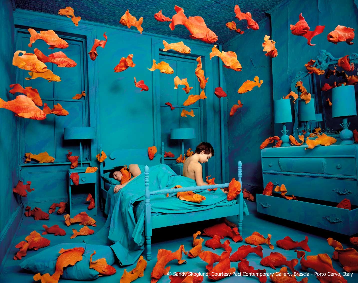 Sandy Skoglund Revenge of the Goldfish 1981 Copyright Sandy Skoglund Courtesy Paci Contemporary Gallery Brescia Porto Cervo Italy 5z6Lm7